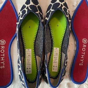 Rothy’s Indigo Giraffe points! Size 8 excellent used condition.